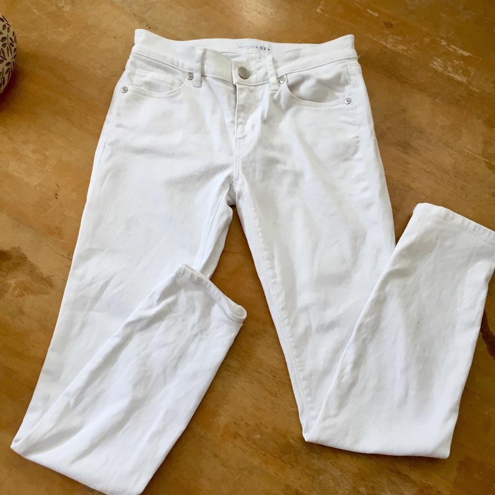 Loft white skinny jeans. Size: 0- 25